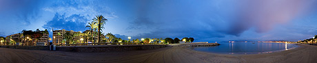 Die Croisette Strand in Cannes auf der Französisch Riviera foto