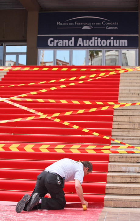 Die Vorbereitungen für das Filmfestival in Cannes foto