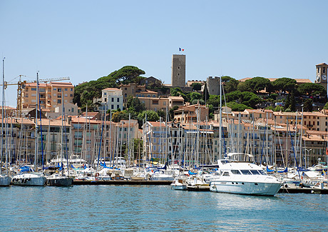 Hafen mit Yacht in Cannes foto