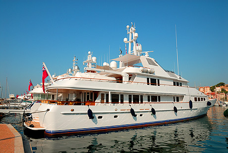 Luxus-Yacht in Cannes foto