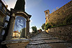 Gasse In Mittelalterlichem Stil Mit Der Kirche In Cannes