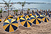 Sonnenschirme Und Liegestühle Am Strand Von Cannes