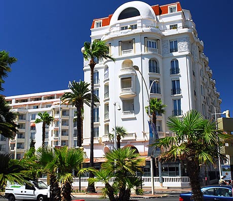 hôtel de luxe au centre-ville de Cannes photo