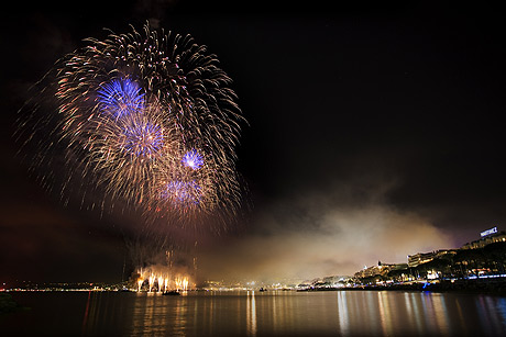 Fuochi d'artificio a Cannes foto